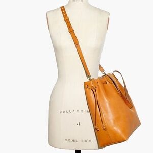 Madewell Medium Drawstring Transport Tote in Cider